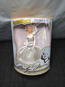 lot 718 image: Vintage New Marilyn Monroe Silver Sizzle Marilyn American Beauty Classic Doll Collectors Series - W