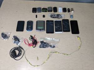lot 707 image: Miscellaneous Broken Cell Phones and Accessories For Parts - V
