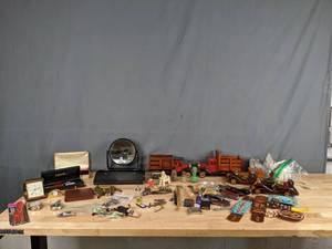 lot 708 image: Miscellaneous Collection of Pen, Charvos No-674, Beadwork, Scissors, Lighters and Much More - V