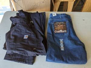 lot 673 image: Two Pairs of Mens Carhartt Relaxed Fit and Regular Fit Pants - V