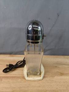 lot 788 image: Vintage Eskimo 725 Kitchen Mechanic Mixer - W
