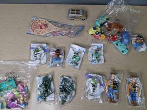 lot 826 image: A Collection of Kids Toys - V