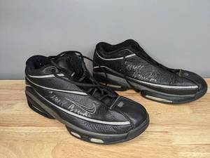 lot 828 image: Pair of Autographed Terrell Brandon Autographed Nike Basketball Shoes Sneakers NBA Timberwolves Cavs - V