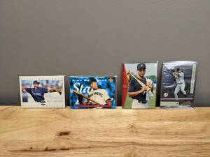lot 832 image: Derek Jeter & Alex Rodriguez Baseball Cards New York Yankees Mariners MLB Rookie AROD - N
