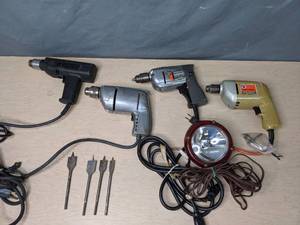 lot 833 image: Set of 4 Black and Decker Hand Drills, Work Light, and Bits - W