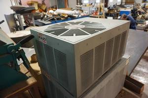lot 3 image: Ruud Model UAKA-0422JAZ Commercial Air Conditioning Unit