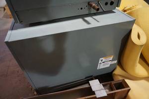 lot 4 image: Ruud Model UAKA-060JAZ Commercial Air Conditioning Unit