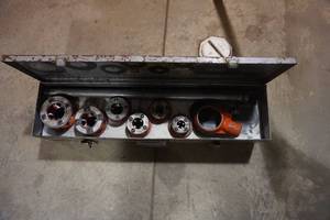 lot 31 image: Ridgid Pipe Threading Set With Assorted Threading Dies, and Stand