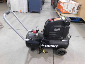 lot 32 image: Husky 8G 150 PSI Hotdog Air Compressor
