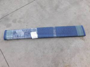 lot 75 image: 5x 7 Blue indoor  outdoor area rug.