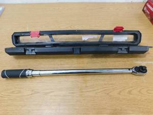 lot 86 image: Husky 50 ft. lbs. to 250 ft. lbs. 12 in. Drive Torque Wrench