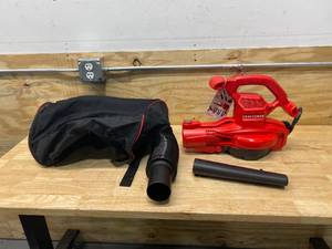 lot 10 image: CRAFTSMAN 12-Amp 450-CFM 260-MPH Corded Electric Leaf Blower