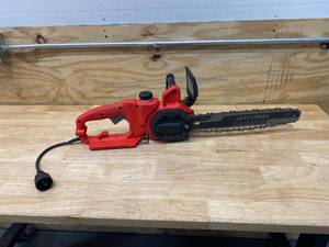 lot 56 image: CRAFTSMAN 8 Amps 14-in Corded Electric Chainsaw