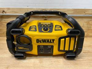 lot 91 image: Dewalt Jump Pack