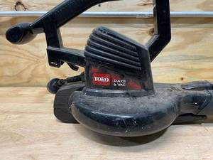lot 92 image: Craftsman Electric Leaf Blower