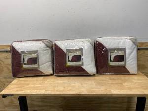 lot 105 image: MYSTIQUE Lot of 3- Sherpa Reversible Comforters (Twin)