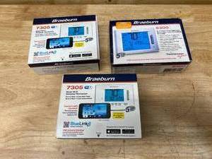 lot 131 image: BRAEBURN Lot of 3 Thermostats