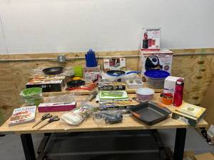 lot 136 image: Lot of Kitchen Items