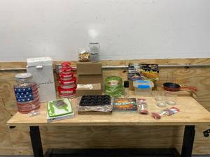 lot 139 image: Lot of Various Kitchen Items