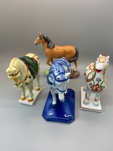 lot 80 image: The Franklin Mint Ceramic Horse Collection - 4 Charming Horses in Excellent Condition