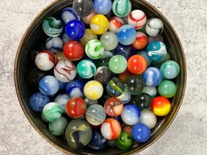 lot 69 image: Antique Advertising Coffee & Tea Tins & Vintage Marbles