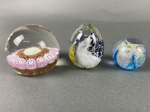 lot 129 image: Paperweights - Murano of Italy, Scancrystal of Estonia and a Small Beautiful Burst of Color