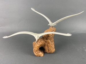 lot 135 image: Vintage 1970s John Perry Pelicans Flying - Placed on Burl Wood