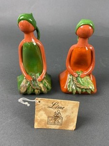 lot 185 image: Pair of Artesania Lime faceless figurine Dominican Republic handmade clay dolls  - Young People Tying Tobacco.