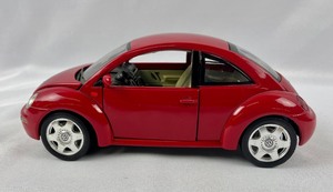 lot 38 image: Model Volkswagen Beetles 118 and 124 Scales - Gate, Franklin Mint Model, & Burago