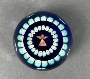 lot 164 image: Murano Last Supper Paperweight & Caithness Miniature Angel Paperweight