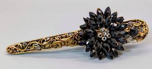 lot 108 image: Collection of Vintage Hair Pins