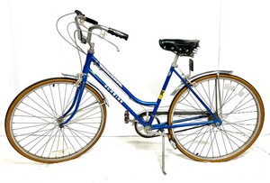 lot 123 image: Vintage Schwinn Collegiate 3 Blue Bicycle- 1980s