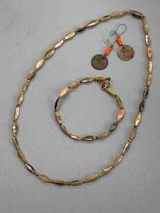 lot 236 image: A Collection of Vintage Costume Jewelery