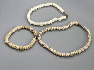 lot 235 image: Beachy Vintage Shell Jewelery Lot