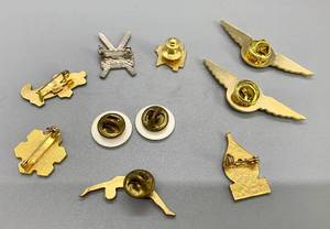 lot 233 image: Unique Collectible Vintage Pins UMN, Kanga Crew and more