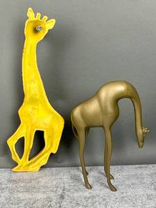 lot 261 image: Vintage Brass Giraffe Statue and Wall Hanging Plastic Giraffe