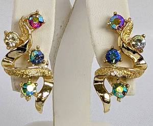 lot 229 image: Vintage Coro Rhinestone Set Clip-On Earrings and Necklace