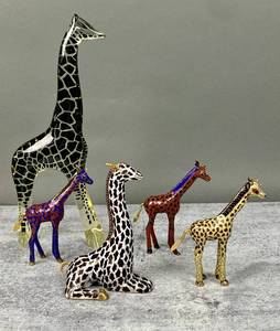 lot 299 image: Cloisonne Giraffe Collection