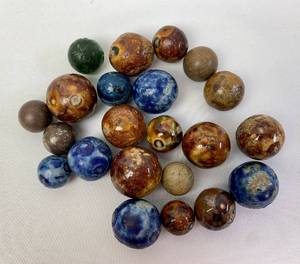 lot 180 image: Large Vintage Marble Collection, Vintage Storage Bag and Bowl