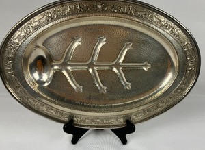 lot 209 image: Two Vintage Silver-Plated Footed Meat Platters