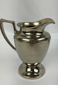 lot 211 image: Vintage Silver Plated Universal Landers Frary Clark Creamer & Sugar Bowl