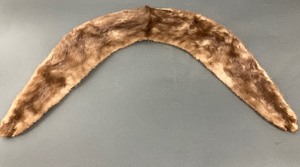 lot 240 image: Vintage Mink Fur Stole & Cuffs