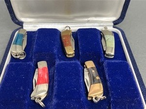 lot 282 image: 5 Jaguar Italian Miniature Folding Knife Keychains in Original Box- Milano