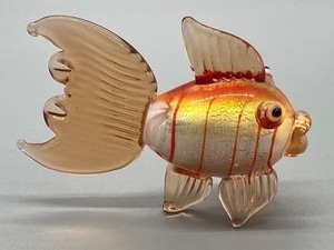 lot 306 image: Three Miniature Collectibles- Murano Fish, Enamel Box & Paua Shell Bird