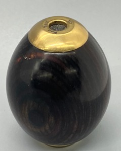 lot 314 image: For Egg Collectors Glass Egg and Egg Shaped Kaleidoscope - Van Cert