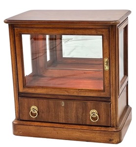 lot 124 image: Lighted Small Wood Glass Front Curio Cabinet with Drawer by Gordons