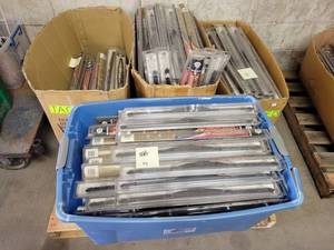 lot 521 image: Huge Lot of (320) NEW NAPA Neoform Windshield Wiper Blades - Various Sizes