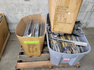lot 522 image: Huge Lot of (258) NEW NAPA ExactFit & FleetEdge Windshield Wiper Blades - Various Sizes