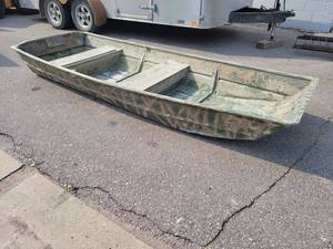 lot 552 image: Aluminum Flat Bottom Duck Boat - 10 x 45 x 13 Deep