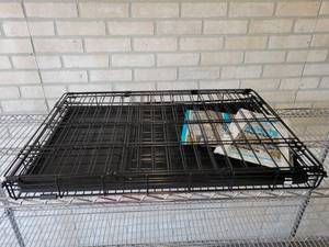 lot 637 image: New Fold Down Pet Crate - About 30 x 22 x 19